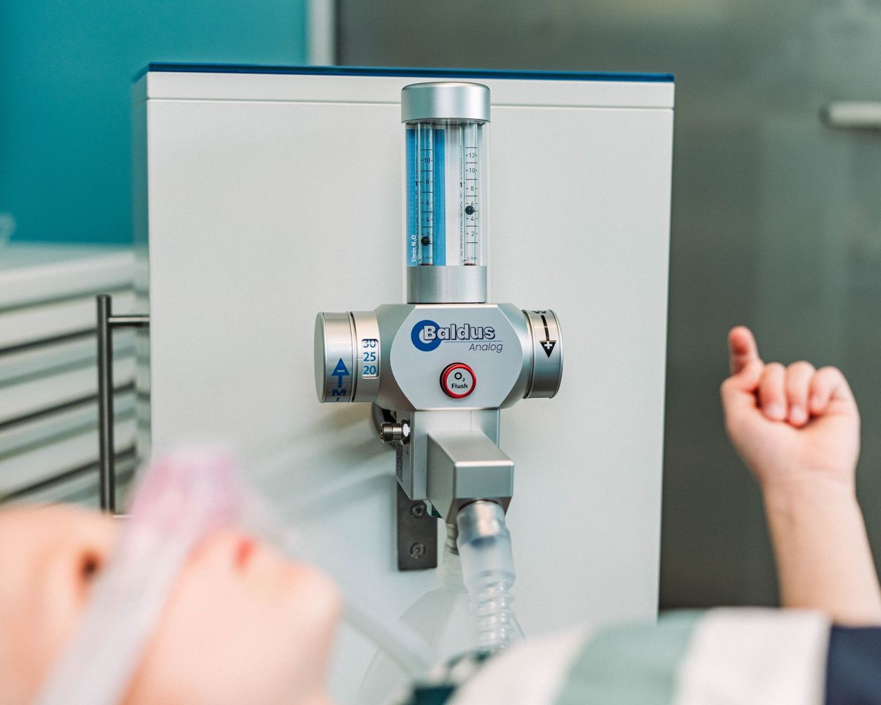 Baldus Analog -70 Oxygen-Nitrous Oxide Mixer Sedation Unit with Encased Cart