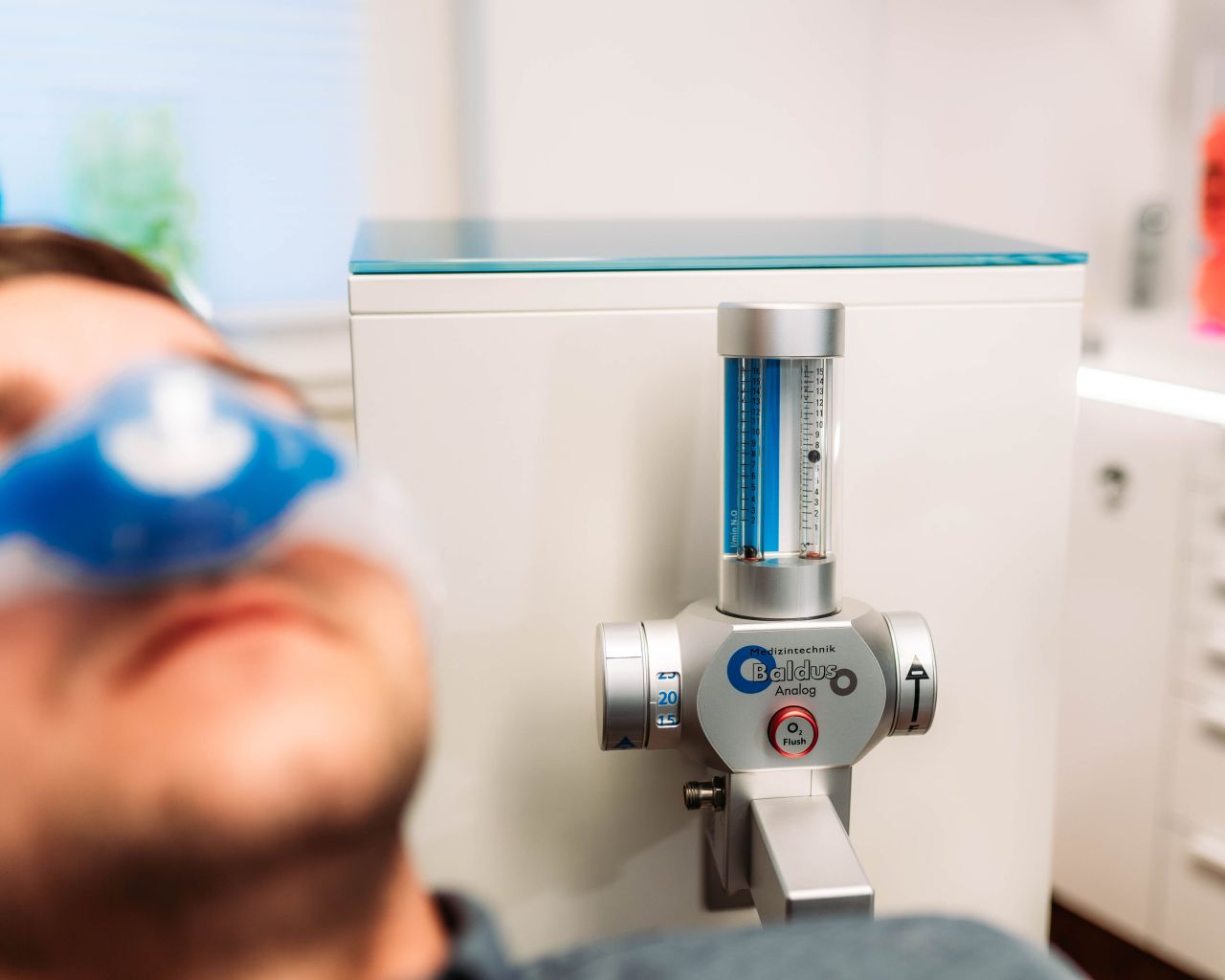 Baldus Analog -70 Oxygen-Nitrous Oxide Mixer Sedation Unit with Encased Cart