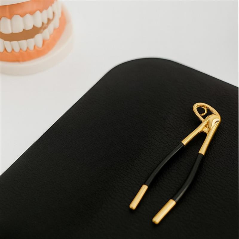 iDENTical Extraction Forceps Shape Brooch - Pack of 1 (ZYR-7806)